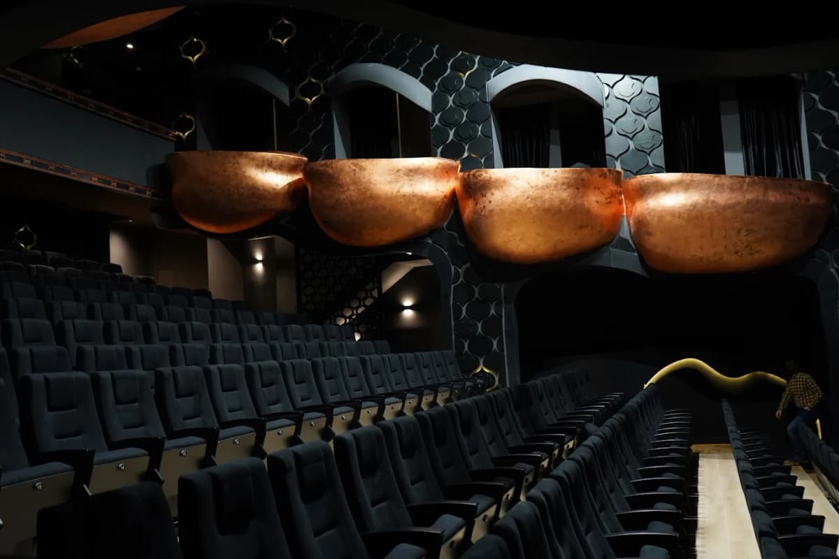 Skena e Teatrit Arka me pajisje profesionale